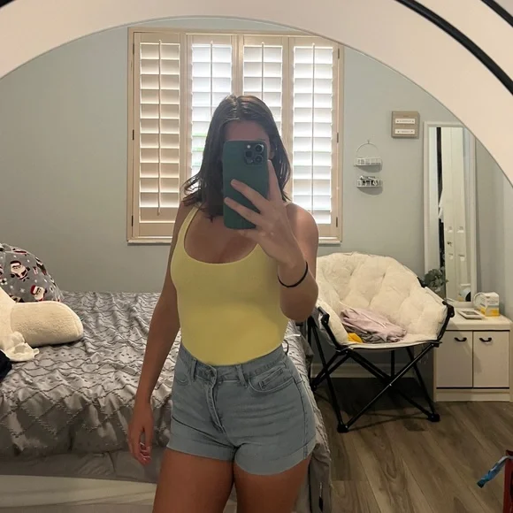 Me to We Pacsun yellow bodysuit Size S - Picture 6 of 6